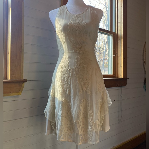 Madison Marcus Dresses & Skirts - Madison Marcus Elegant Cream Lace Dress